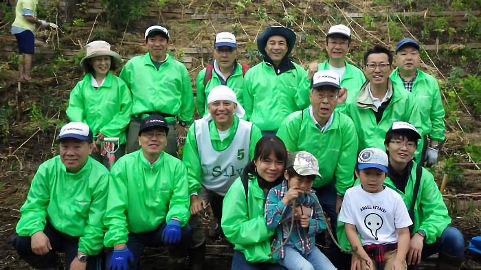 植樹祭に参加した平塚製造所の従業員