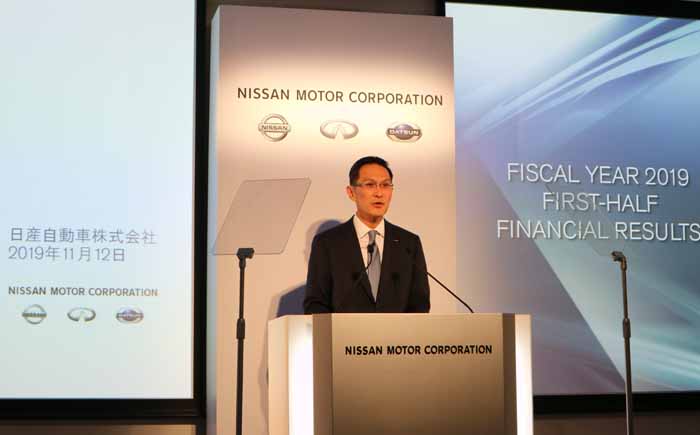 中間決算の説明をするスティーブン・マー次期日産自動車最高財務責任者（CFO）