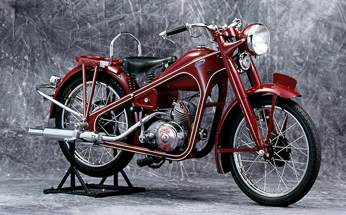 1949年 ドリームD型（本格的な二輪車の第一号モデル 生産国:日本）