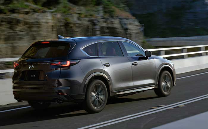 MAZDA CX-8 Sports Appearance（マシーングレープレミアムメタリック）。