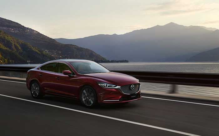 「MAZDA6 20th Anniversary Edition」（タイトル写真も同モデル）。