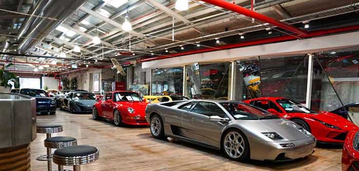 ダットン・ガレージ（Dutton Garage）の店内。
